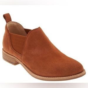 NWOT! Clark’s Evenvale Paige low Chelsea ankle boots size 9